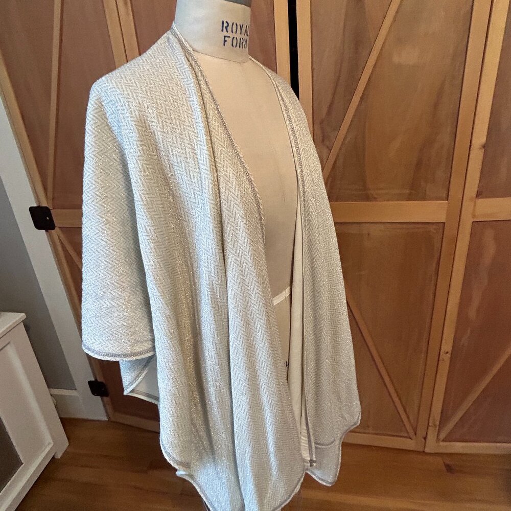 Silver and Cream Jersey Lined Wrap
